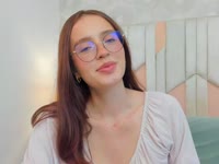 New here ✨ Sweet face, playful mind and a little bit of trouble.
I love teasing, laughing and creating fun moments together.
Be nice… I might show you my naughty side