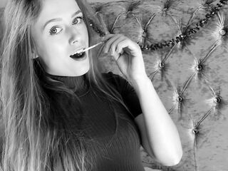 naked girl with webcam masturbating with dildo DaisyLong