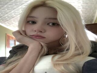 camgirl showing pussy IlseSheumaker