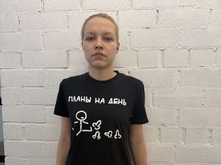 naked cam girl fingering pussy KirstieSchiffert