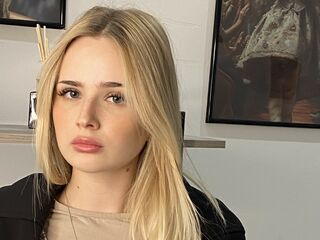 hot camslut MarnieRhyner