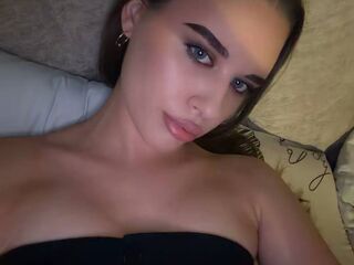 kinky cam RhiannonJumper