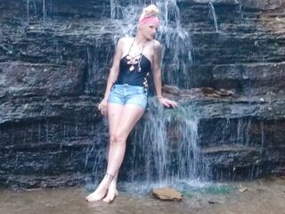 naughty camgirl masturbating with vibrator RachealDraco