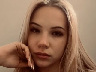 masturbating cam girl AletaKunde