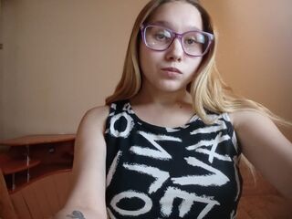 camgirl playing with dildo AlisaNovak