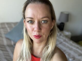 topless webcam girl AmindaRobin