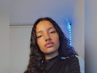 naked camgirl Amymcalister