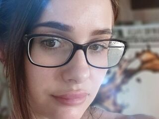 topless cam girl AnnaliseLee