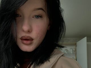naughty camgirl masturbating with vibrator BellaRoyz