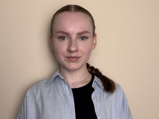 fingering webcam girl BettyannGrenon