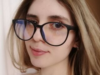 naughty cam girl fingering pussy BlytheDendy