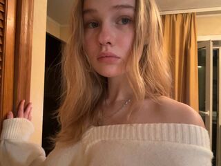 topless cam girl BrittaneyCreitz