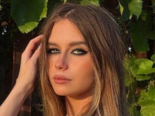 fingering webcam girl BrunaKiebler