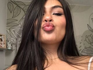 camgirl shaving pussy CamillleGoddes