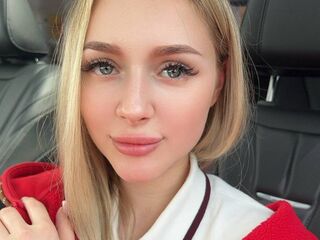 cam girl masturbating with vibrator CandiceBless