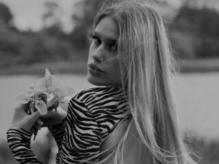 sexy live webcam girl CharisseBuonomo