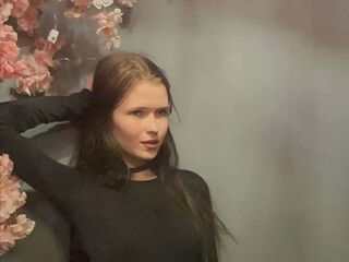 camgirl showing pussy CharisseChappel