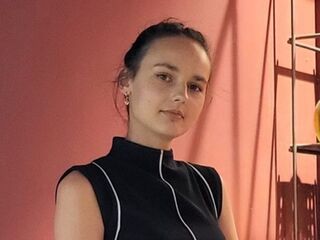 nude webcamgirl pic CherlynAltice