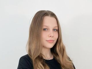 naked webcam girl fingering ChristianeSivie