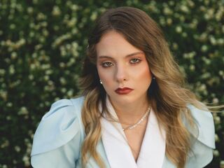 girl topless DrusillaPettet