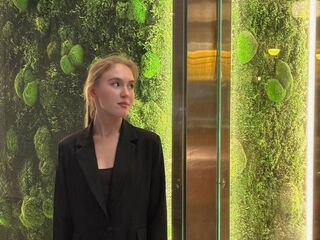 naked camgirl masturbating with vibrator EdaNoreikaite