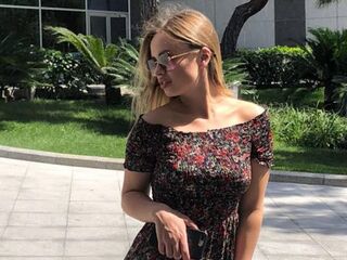 adult webcam chatroom EmileeBeyale