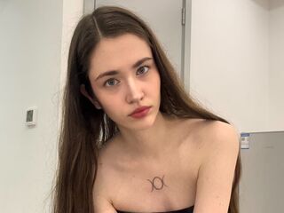 webcam strip tease show EmilyCrownie