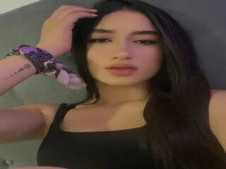 closeup web cam EvelynFontain