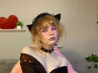 camgirl playing with vibrator FuriKreks