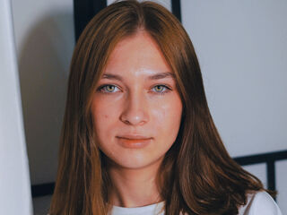 camgirl fingering bald pussy JaniceHumprey