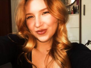 naked girl with webcam masturbating with vibrator JenetteFolson