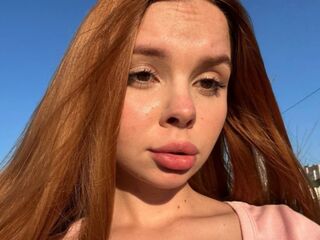 naked camgirl masturbating with dildo KarinaSavastru