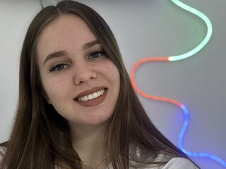 camgirl showing tits KeiraAsti