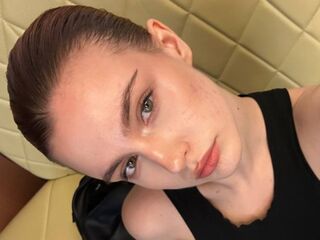 cam girl masturbating with sextoy KlaraGogins