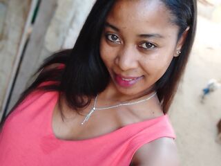 topless girl LaylahMorgane