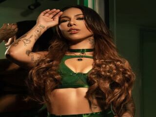 fingering cam girl LilyHarpers