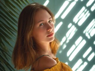 fingering girl webcam  LucettaHarder
