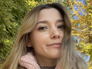 naked webcam girl fingering LunariaVelvet