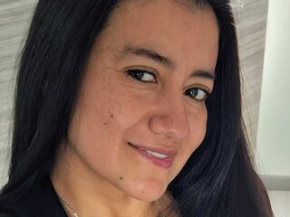 camgirl playing with vibrator MariaSoler