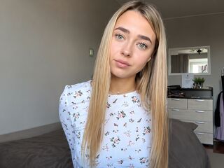 naked cam girl masturbating with vibrator MarianaBrookman