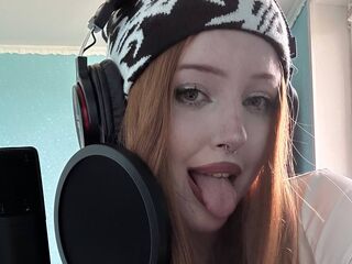 naughty camgirl masturbating with vibrator MaritaRuff