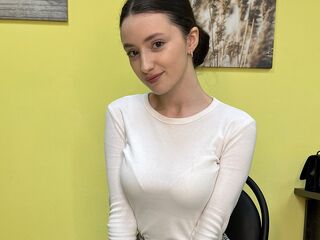 masturbating webcamgirl MaxineHewson