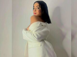 topless camgirl MiaNumi