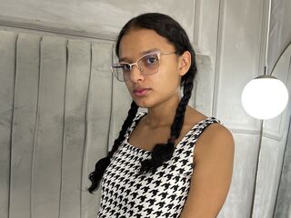 girl showing pussy MonitaHard