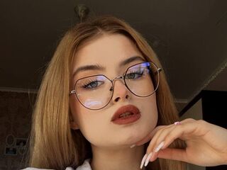hot cam girl masturbating with dildo OdelinaChurchey