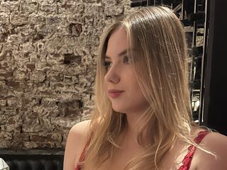 naked girl with webcam masturbating with vibrator PinkDDLuna