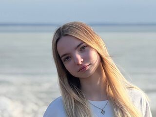 naughty cam girl fingering pussy RaguelMetenosky