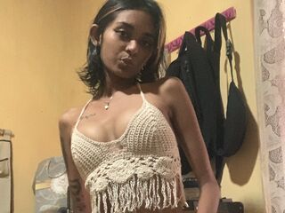 cam girl playing with vibrator RashaHaseena