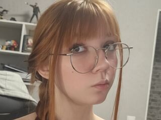 topless webcam girl RozellaBouch