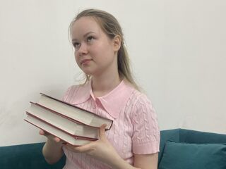 beautiful webcam girl SandieSpataro